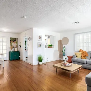 https://downtown-home-with-jacuzzi.las-vegashotels.net