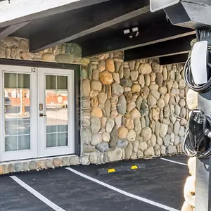 https://south-lake-chalet-boutique-self-serve-suite-stateline.insouthlaketahoe.com